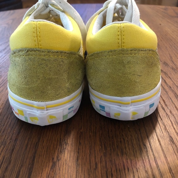 Vans Swede with multi colored squares on sides of bottom of shoes. GUC kids 4 - Picture 7 of 9